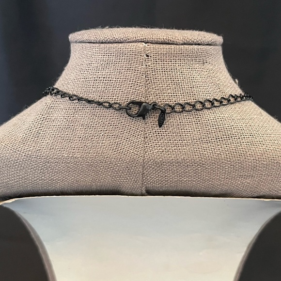 Vintage Avon Black Filigree Pendant Necklace - Women Jewelry - Picture 7 of 10